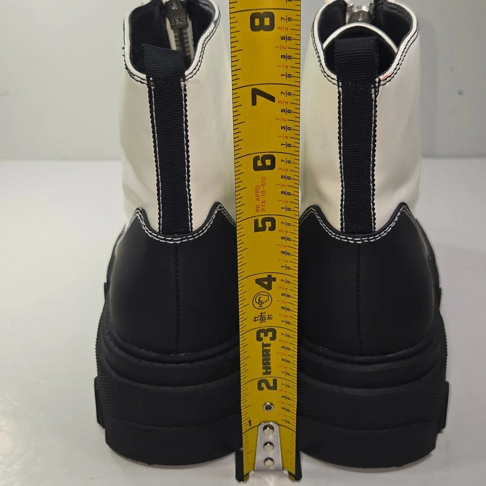 Nine West White Black Front Zip Chunky Lug Sole Ankle Boots WNCUZ3 Size 8M